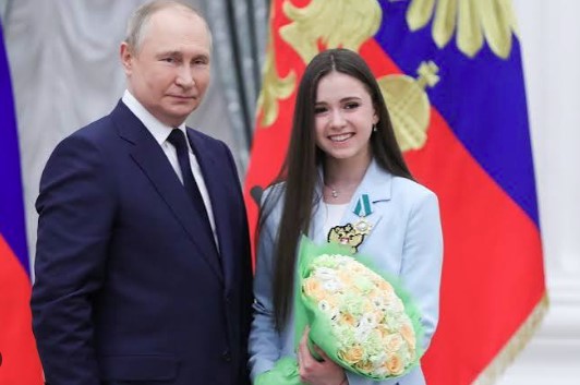 В улюбленої фігуристки Путіна забрали "нейтральний" статус В улюбленої фігуристки Путіна забрали "нейтральний" статус